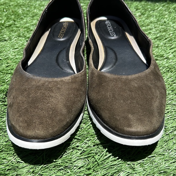 Aerosoles two-tone casual flats. Size 9.5 M Olive green and metallic gold. Cute! - Picture 7 of 7